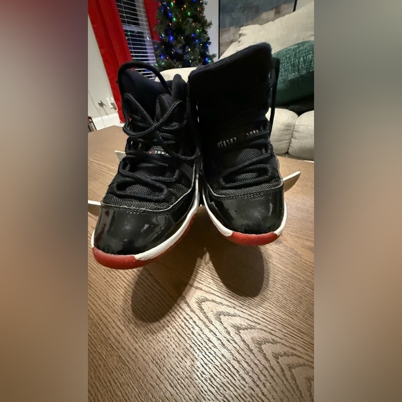 Kids Black and Red Jordan Retro Sneakers - Picture 3 of 8